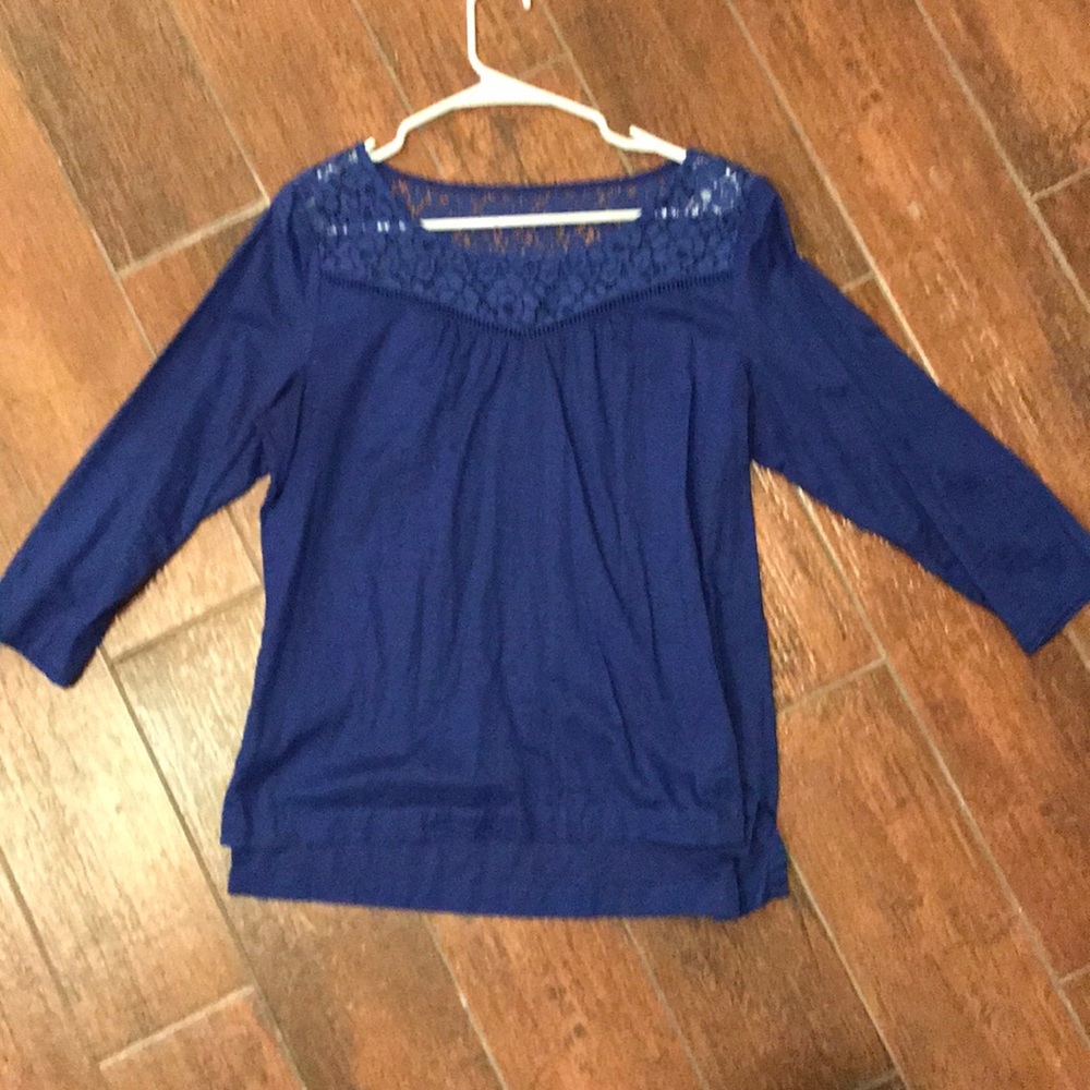 Breezy spring top! Perfect paired with white jeans